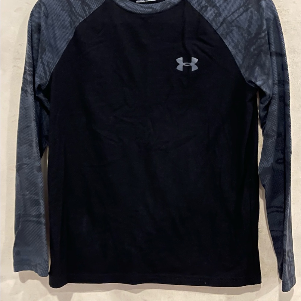 Under Armour boy shirt - Picture 2 of 3